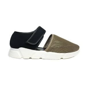 All Black Easy Mesh II Sneaker Sandal Tan Black